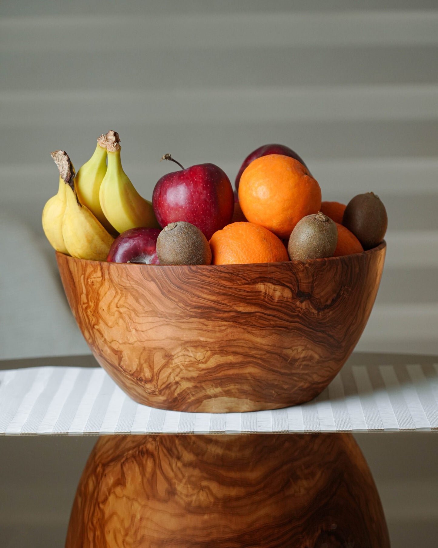 Round Olive Wood Salad Bowl – Naturally Elegant for Every Occasion