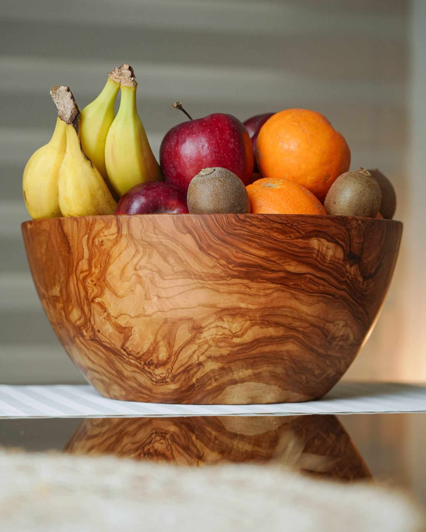 Round Olive Wood Salad Bowl – Naturally Elegant for Every Occasion