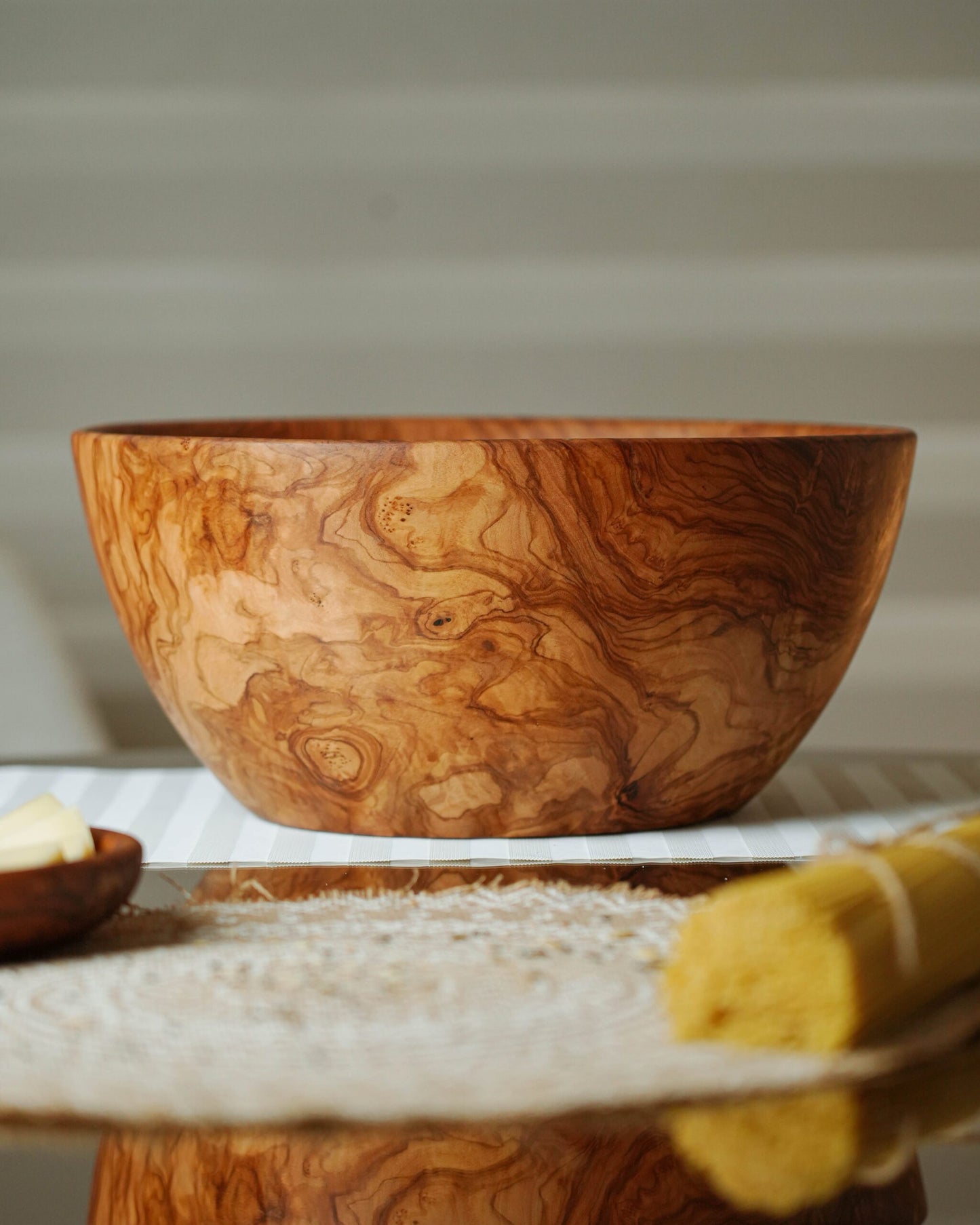 Round Olive Wood Salad Bowl – Naturally Elegant for Every Occasion