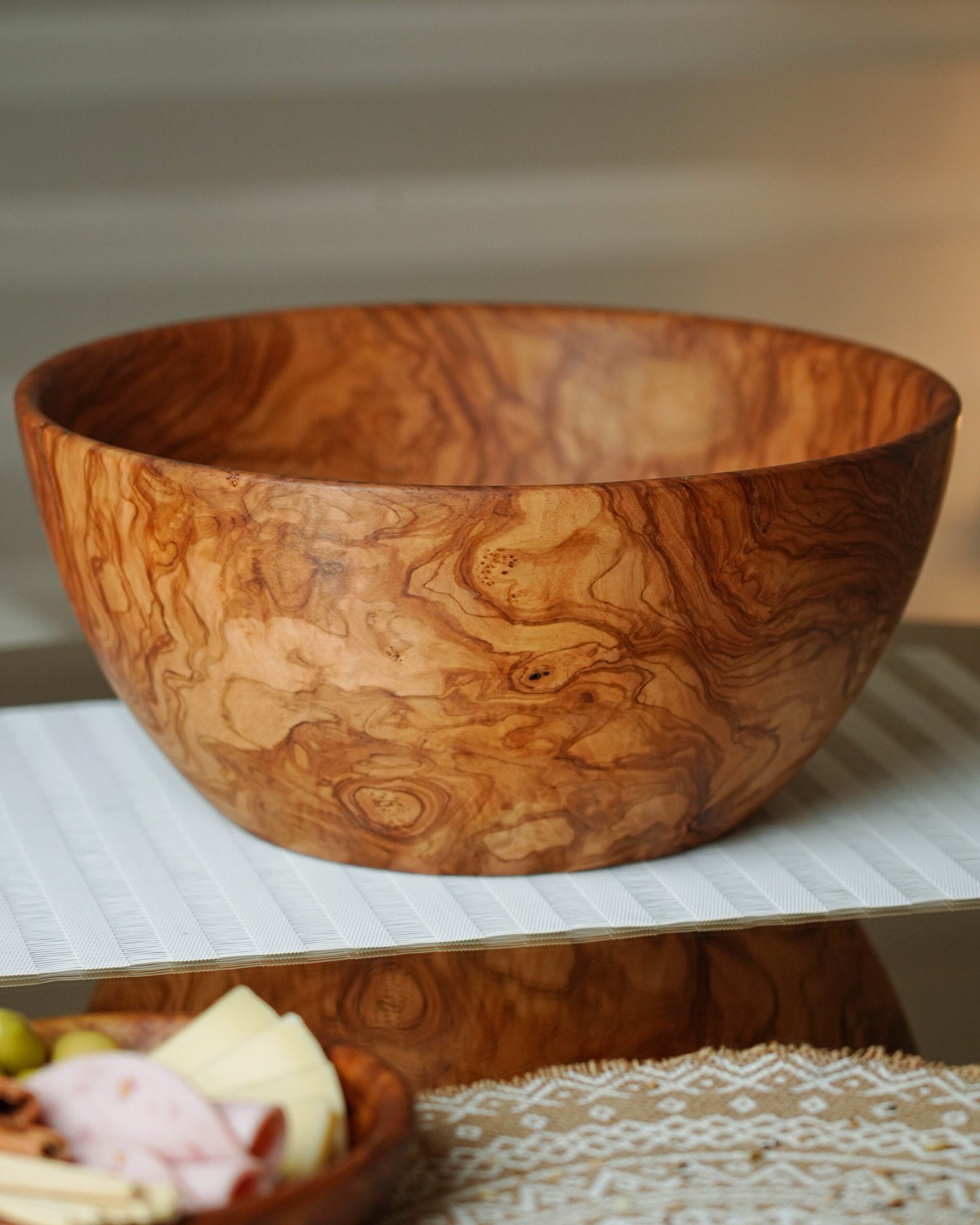 Round Olive Wood Salad Bowl – Naturally Elegant for Every Occasion
