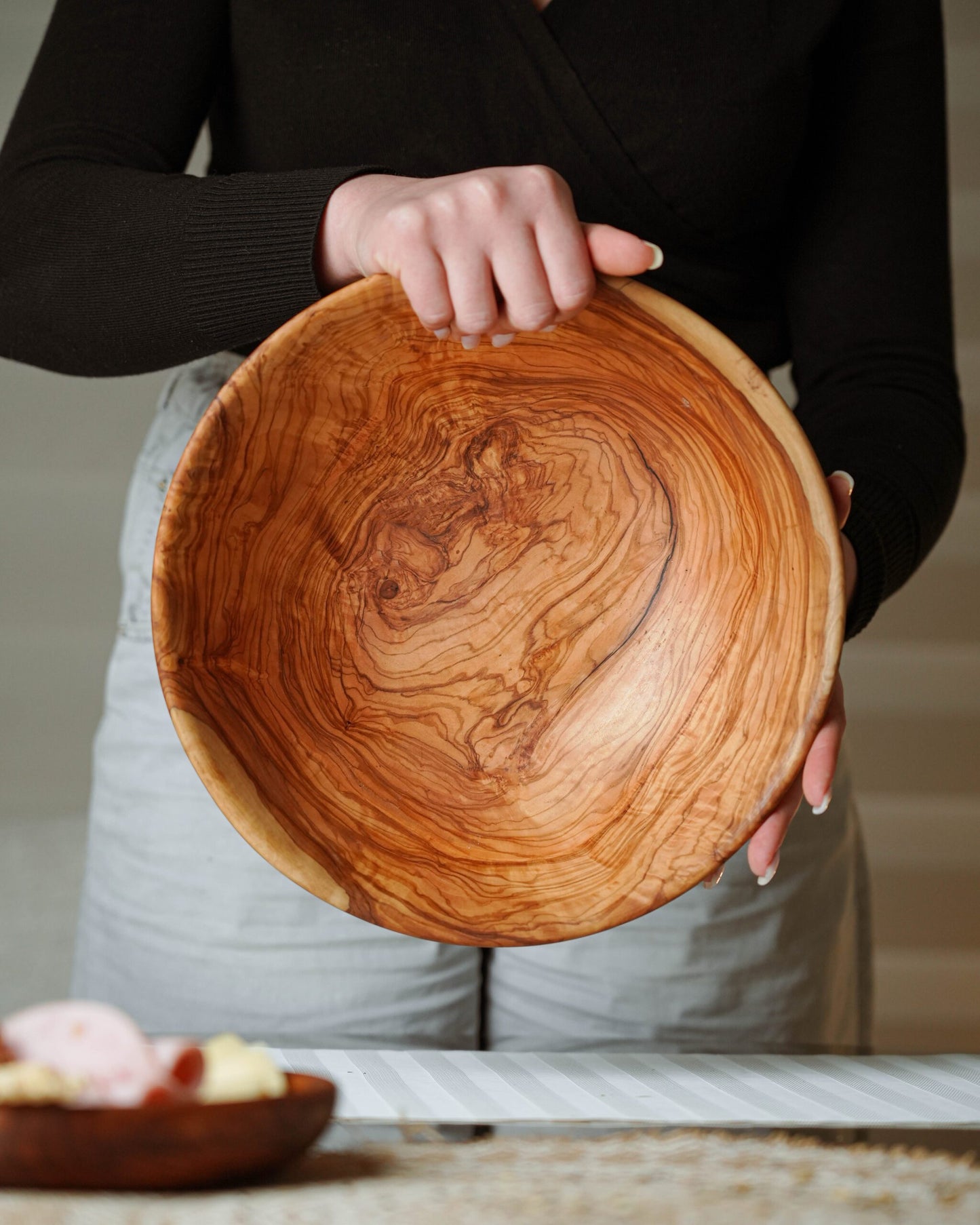 Round Olive Wood Salad Bowl – Naturally Elegant for Every Occasion