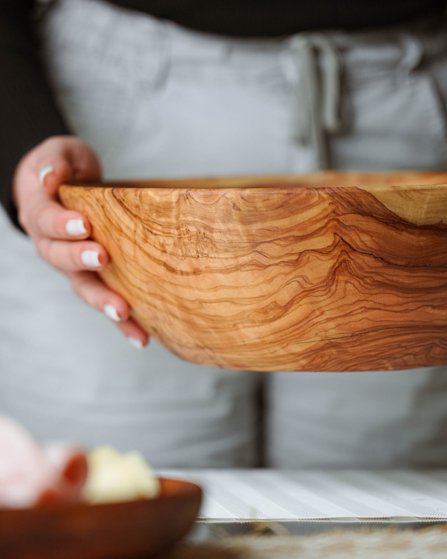 Round Olive Wood Salad Bowl – Naturally Elegant for Every Occasion