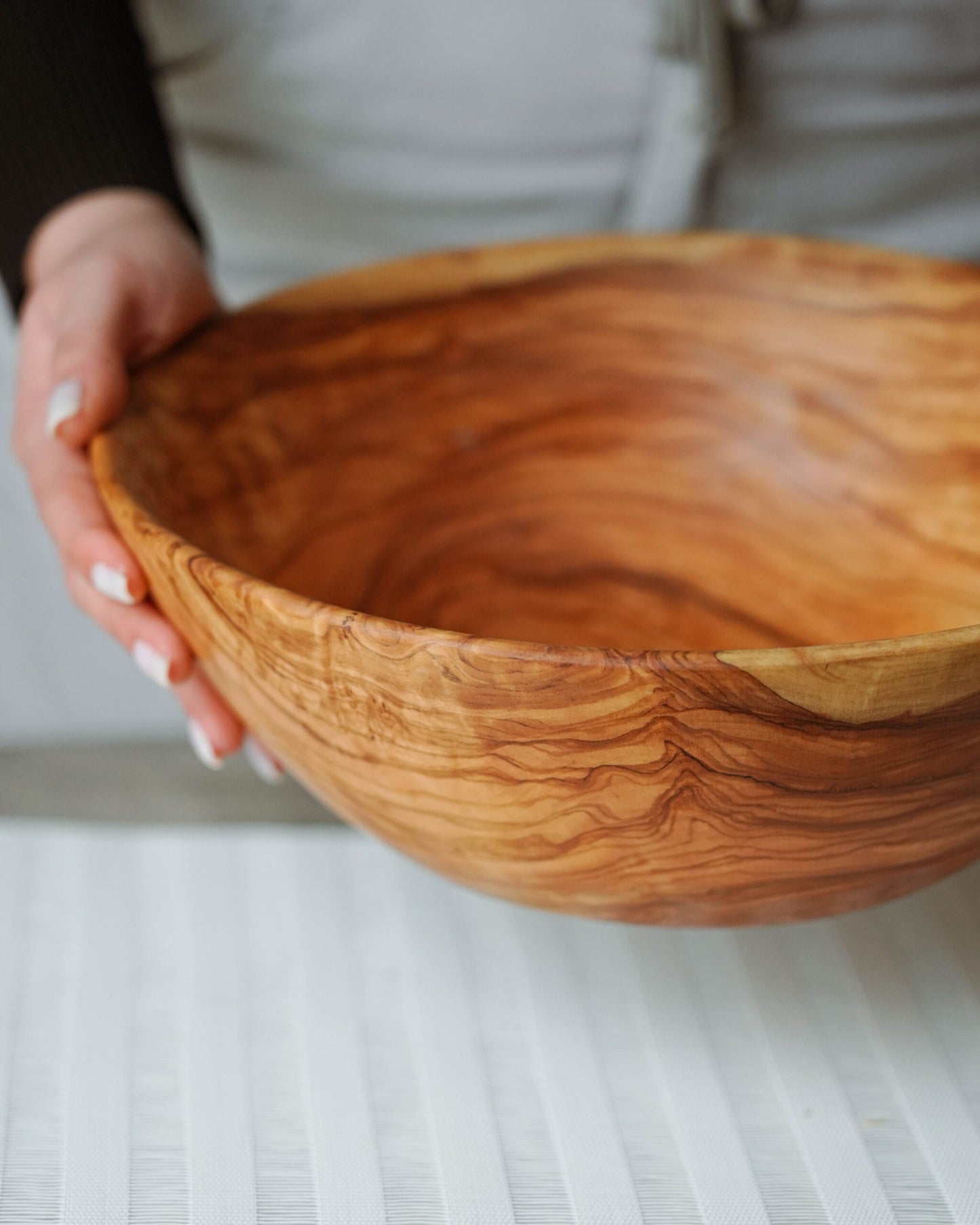 Round Olive Wood Salad Bowl – Naturally Elegant for Every Occasion
