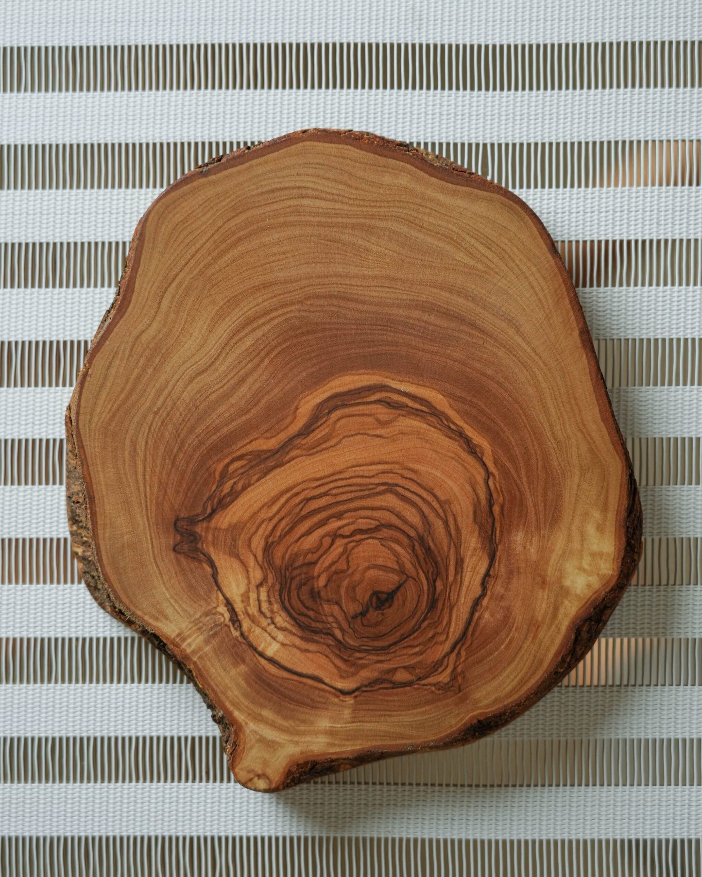 WOOD CUTTING BOARD