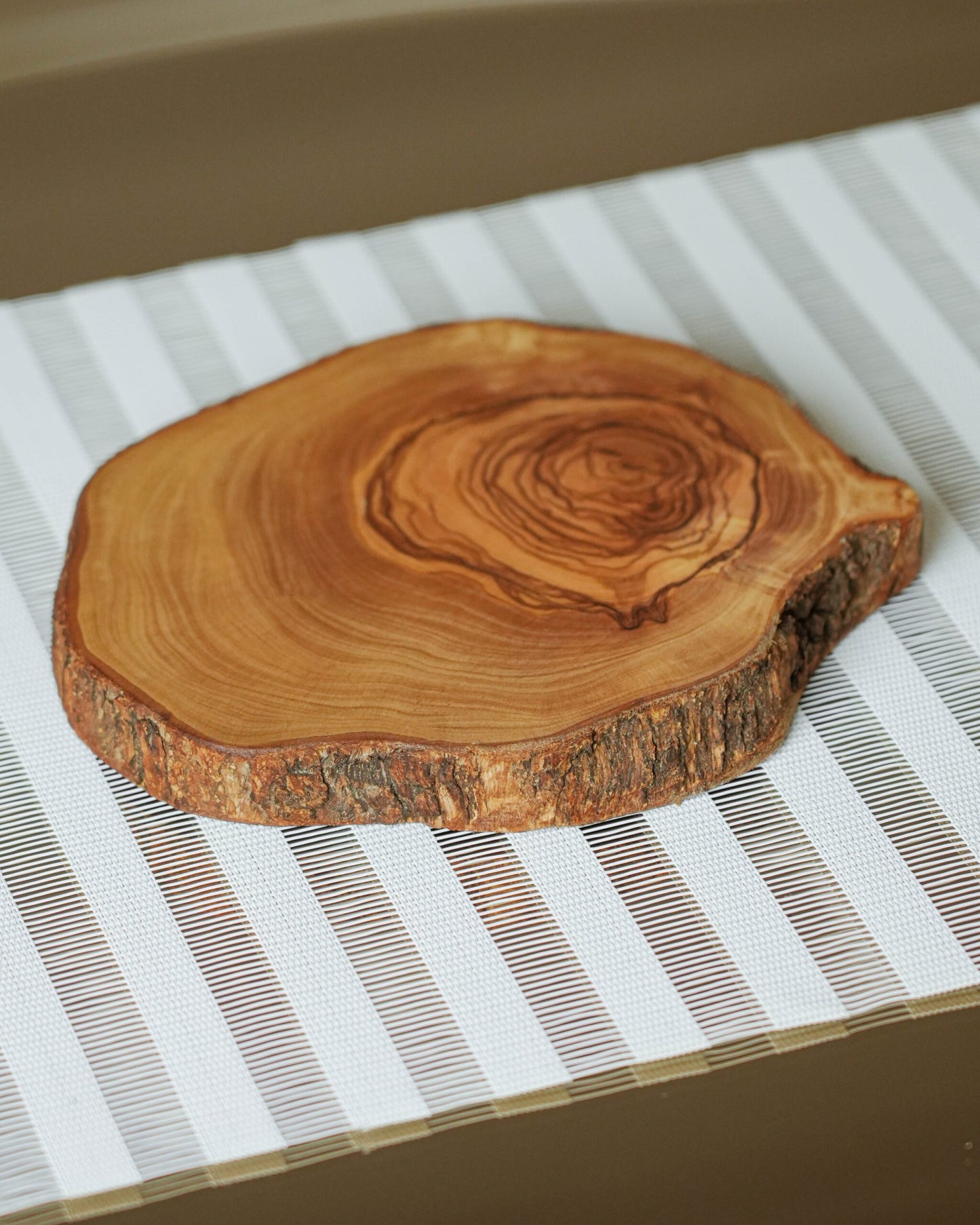 WOOD CUTTING BOARD