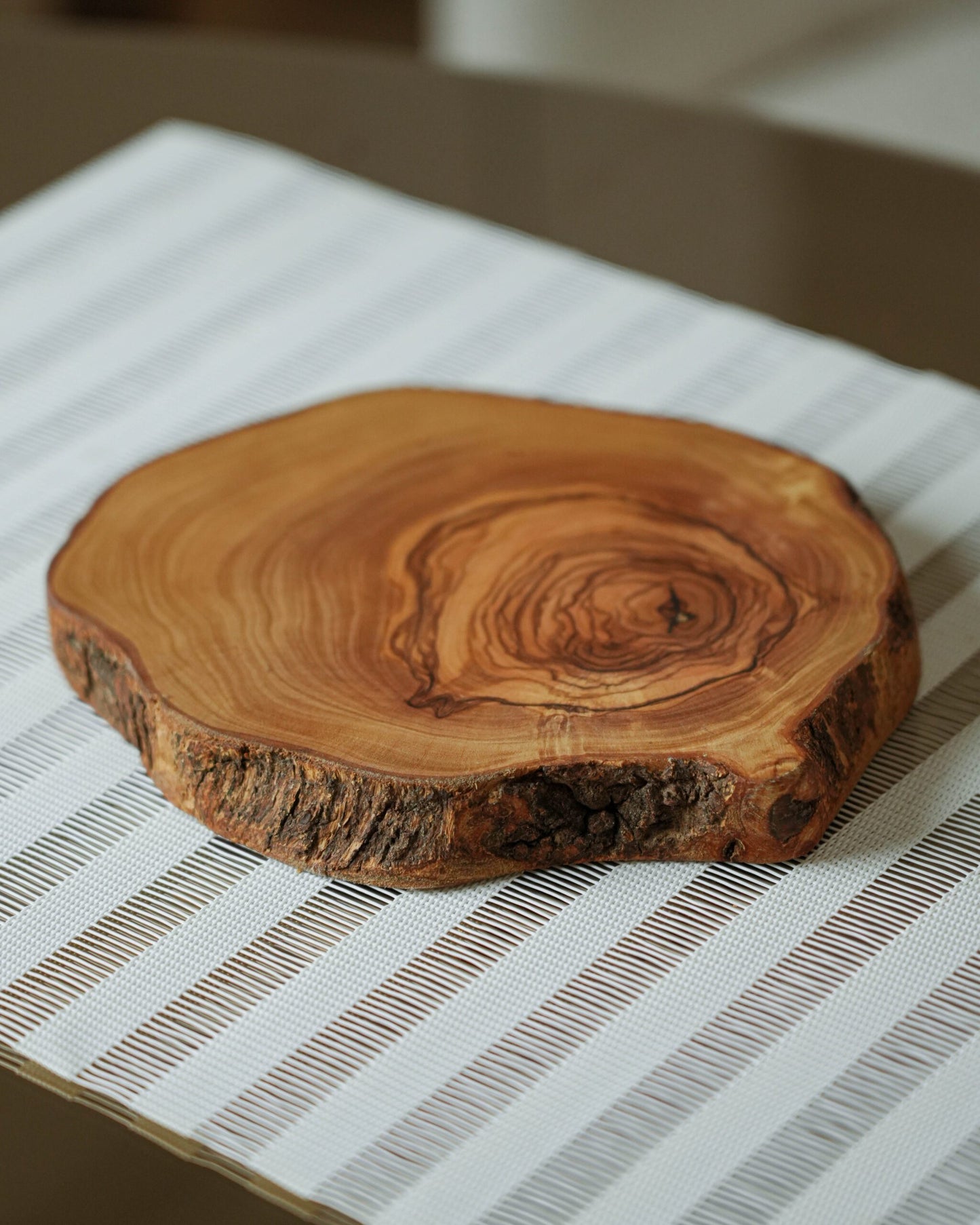 WOOD CUTTING BOARD
