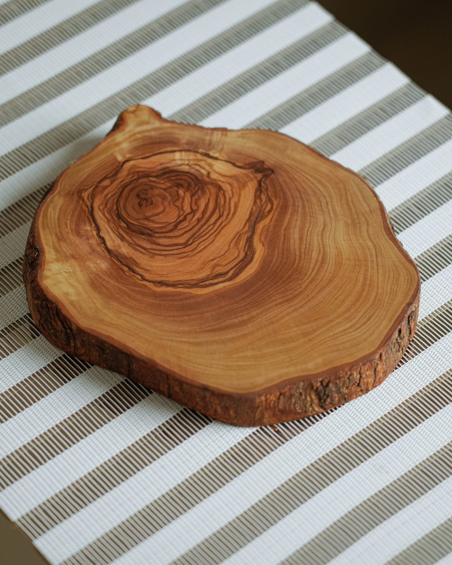 WOOD CUTTING BOARD