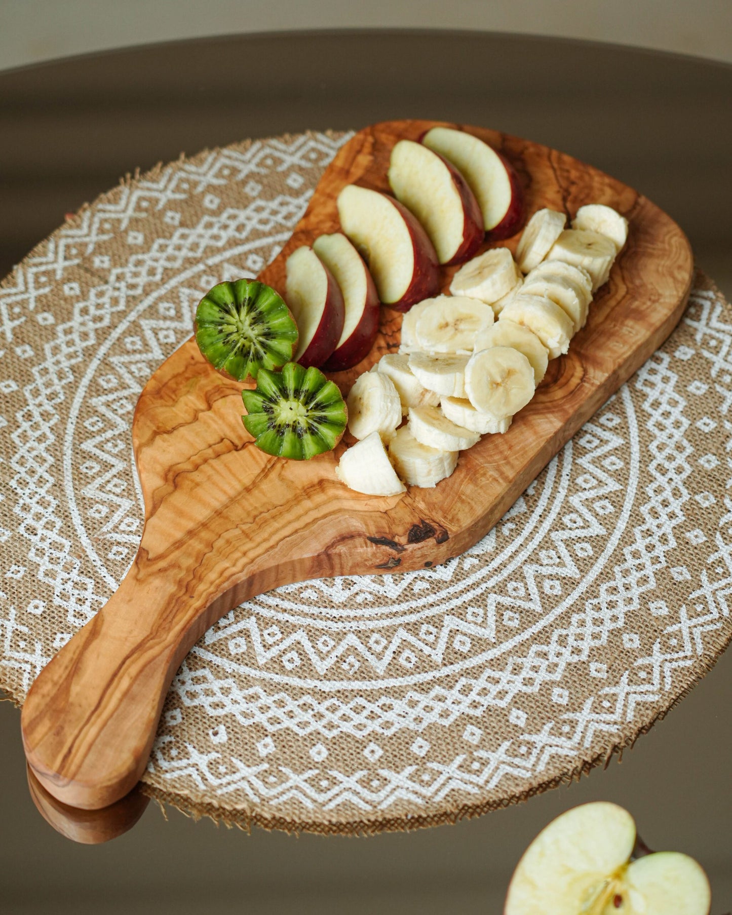 Irregular Shaped Cutting Board with Handle – Perfect for Culinary Creativity
