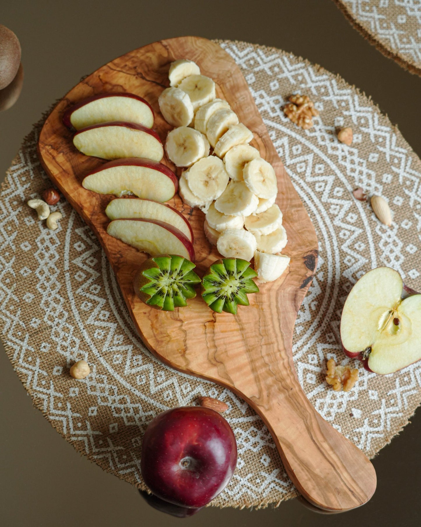 Irregular Shaped Cutting Board with Handle – Perfect for Culinary Creativity