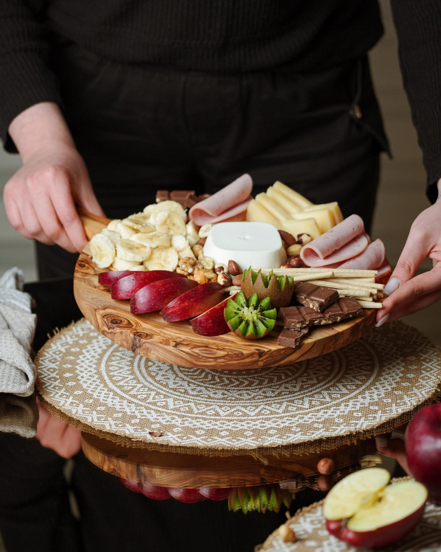 Handcrafted Olive Wood Cutting Board β Rustic & Elegant Kitchen Essential